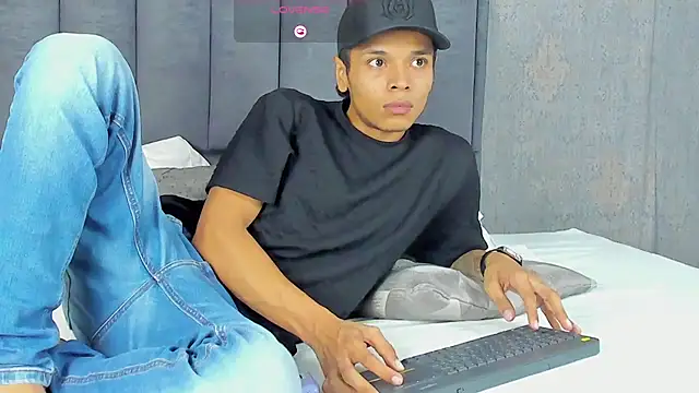 Snapshot of Alejandroo_Montenegro chatting on March 14, 2026, 1:23 am Alejandroo Montenegro online show from March 14, 2026, 1:23 am