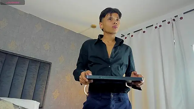 Snapshot of Alejandroo_Montenegro chatting on March 25, 2026, 8:37 pm Alejandroo Montenegro online show from March 25, 2026, 8:37 pm