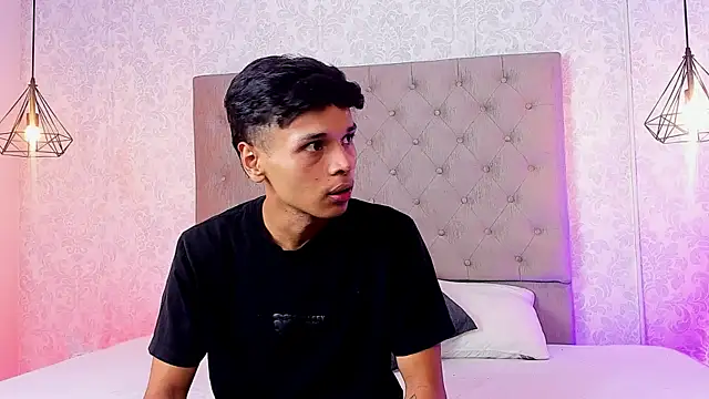 Snapshot of Alejandroo_Montenegro chatting on May 24, 2026, 12:15 am Alejandroo Montenegro online show from May 24, 2026, 12:15 am
