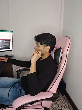 Snapshot of Alejandroo_Montenegro chatting on June 2, 2026, 9:39 pm Alejandroo Montenegro online show from June 2, 2026, 9:39 pm