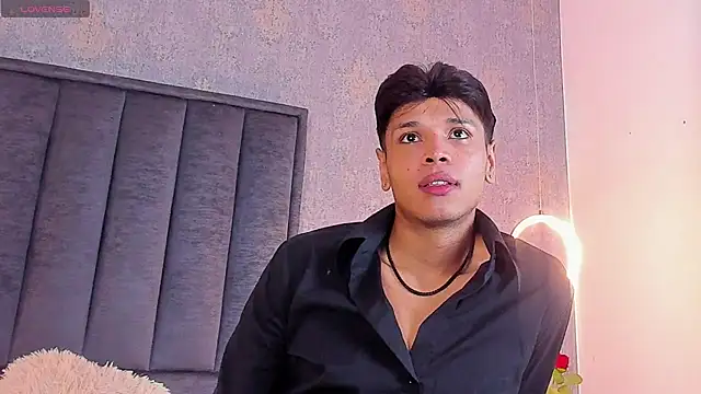 Snapshot of Alejandroo_Montenegro chatting on July 30, 2026, 11:04 pm Alejandroo Montenegro online show from July 30, 2026, 11:04 pm