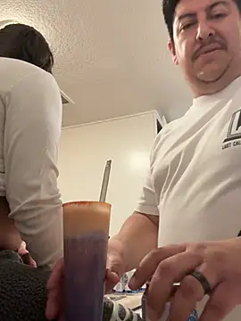 Snapshot of Skizm1986 chatting on February 3, 2026, 2:53 am Skizm1986 online show from February 3, 2026, 2:53 am