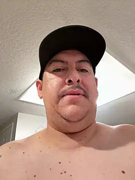 Snapshot of Skizm1986 chatting on February 21, 2026, 5:19 am Skizm1986 online show from February 21, 2026, 5:19 am