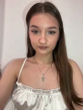 Green eyes lady online show from February 24, 2026, 11:08 am