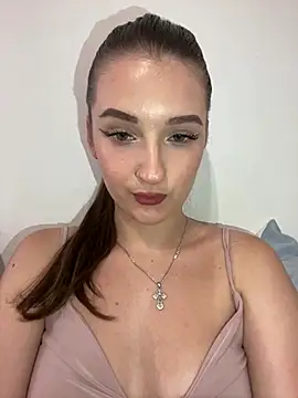 Green eyes lady online show from July 17, 2026, 2:45 pm