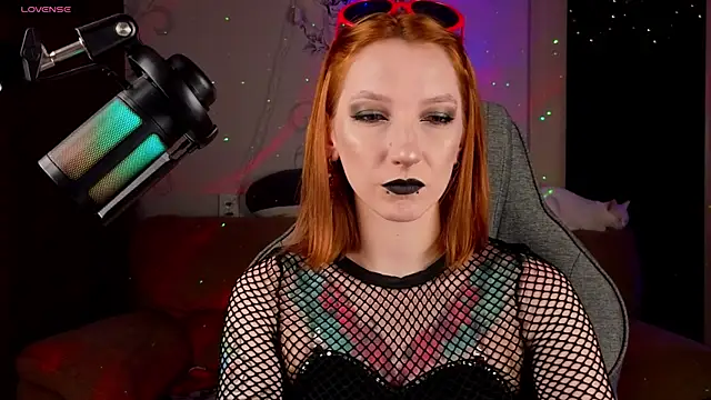 Vamp Mila online show from April 21, 2026, 4:01 pm