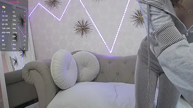 Snapshot of DreamyRosie chatting on February 2, 2026, 12:59 pm DreamyRosie online show from February 2, 2026, 12:59 pm