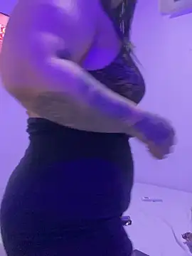 Snapshot of Luna_bigtitss777 chatting on February 12, 2026, 2:34 pm Luna bigtitss777 online show from February 12, 2026, 2:34 pm