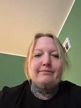 Snapshot of Lolaaxxx13 chatting on May 16, 2026, 6:28 pm Lolaaxxx13 online show from May 16, 2026, 6:28 pm