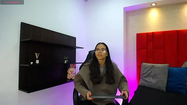 Luna Millers online show from February 3, 2026, 3:48 am