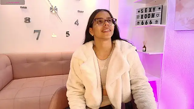 Luna Millers online show from February 11, 2026, 3:33 am