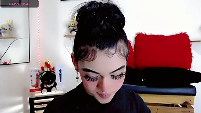 NathalialLooes online show from February 19, 2026, 4:52 am