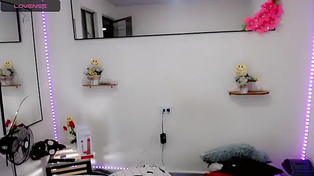 NathalialLooes online show from March 2, 2026, 5:08 am