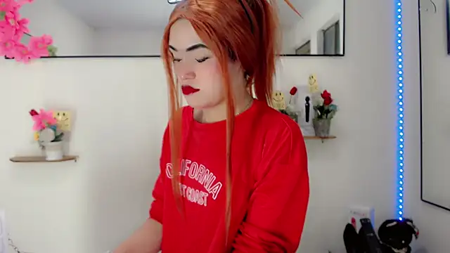 NathalialLooes online show from May 17, 2026, 5:31 pm