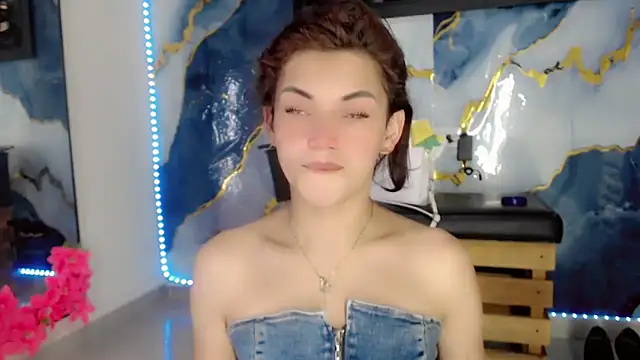 NathalialLooes online show from May 25, 2026, 5:13 am