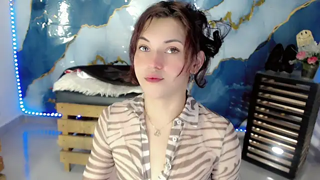 NathalialLooes online show from May 30, 2026, 5:04 am