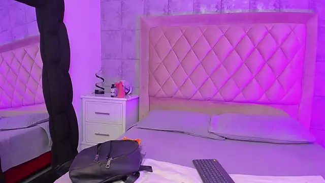 Snapshot of CleoFoxx_ chatting on February 9, 2026, 1:26 pm CleoFoxx online show from February 9, 2026, 1:26 pm