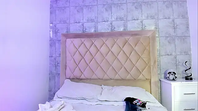 CleoFoxx  online show from March 8, 2026, 1:04 pm