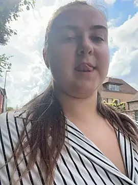 AlyaX X online show from May 2, 2026, 1:38 pm