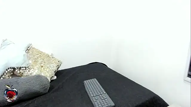 KimberlyVelez  online show from February 17, 2026, 7:53 pm