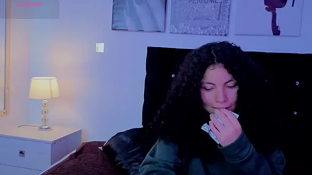 Zoe-yanin online show from March 14, 2026, 6:46 pm