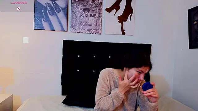 Zoe-yanin online show from March 28, 2026, 7:02 pm