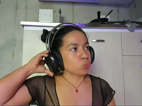 chiarafustox online show from July 16, 2026, 9:43 pm