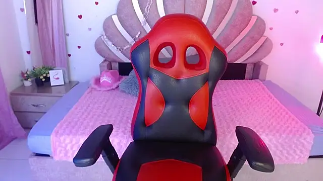 mia fox666 online show from April 6, 2026, 12:41 am