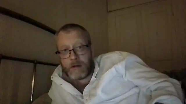 Snapshot of UnshodSixties chatting on May 22, 2026, 11:21 pm UnshodSixties online show from May 22, 2026, 11:21 pm