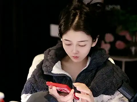 xiaomoli928 online show from March 18, 2026, 12:52 pm