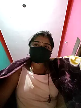 Divyanshi hott online show from February 5, 2026, 5:17 pm