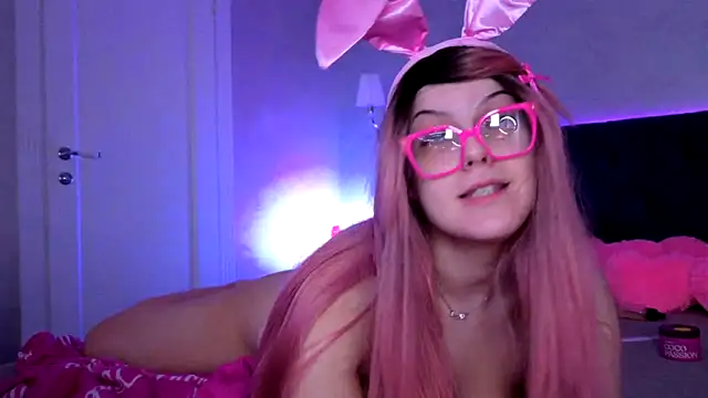 ChristallBreaz online show from April 1, 2026, 9:01 pm