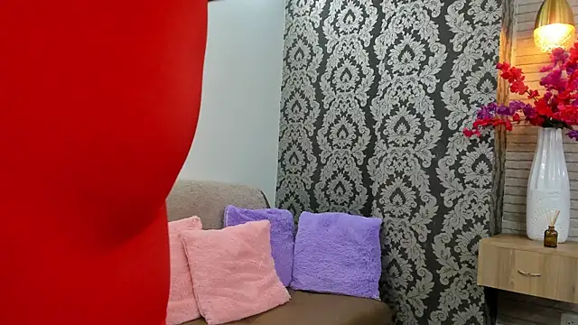 Charlotte-Wright online show from February 8, 2026, 11:35 am