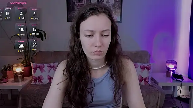 Snapshot of VioletaBloom chatting on February 2, 2026, 7:07 am VioletaBloom online show from February 2, 2026, 7:07 am