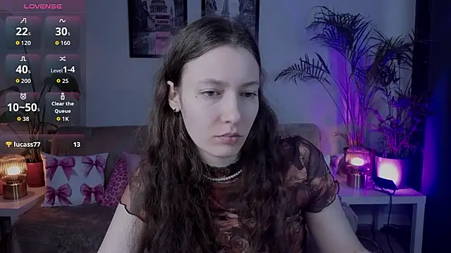 Snapshot of VioletaBloom chatting on February 7, 2026, 7:12 am VioletaBloom online show from February 7, 2026, 7:12 am