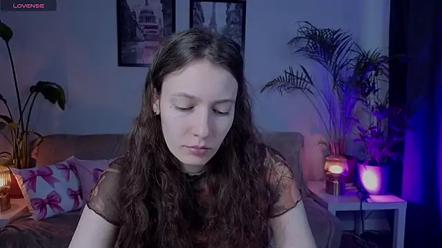 Snapshot of VioletaBloom chatting on February 10, 2026, 7:12 am VioletaBloom online show from February 10, 2026, 7:12 am