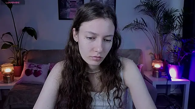 Snapshot of VioletaBloom chatting on February 12, 2026, 7:14 am VioletaBloom online show from February 12, 2026, 7:14 am