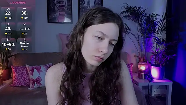 Snapshot of VioletaBloom chatting on February 22, 2026, 7:08 am VioletaBloom online show from February 22, 2026, 7:08 am