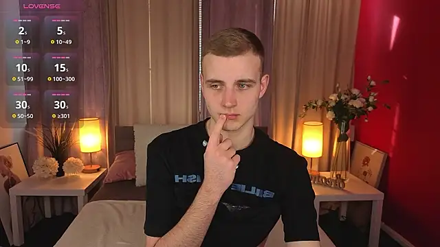 HereAlexColee online show from March 9, 2026, 2:10 pm