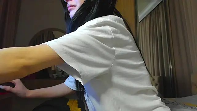 Snapshot of Lesyalisss chatting on May 14, 2026, 10:38 pm Lesyalisss online show from May 14, 2026, 10:38 pm