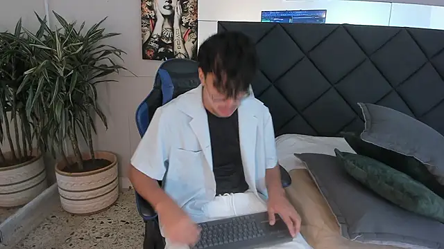 Snapshot of kai_storn chatting on February 27, 2026, 11:32 am kai storn online show from February 27, 2026, 11:32 am