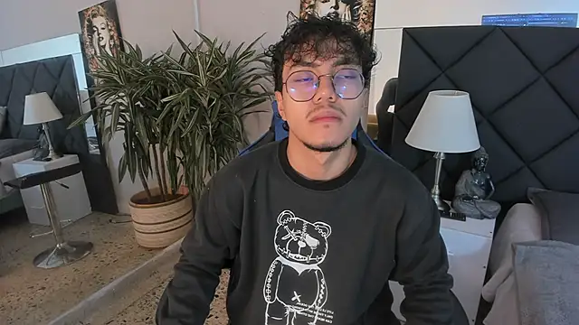 kai storn online show from March 22, 2026, 11:24 am