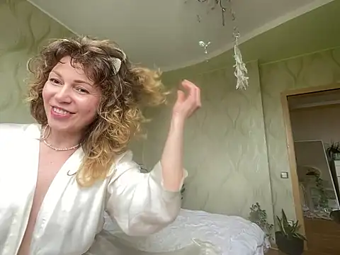 Snapshot of CarolineStar30 chatting on April 16, 2026, 9:54 am CarolineStar30 online show from April 16, 2026, 9:54 am