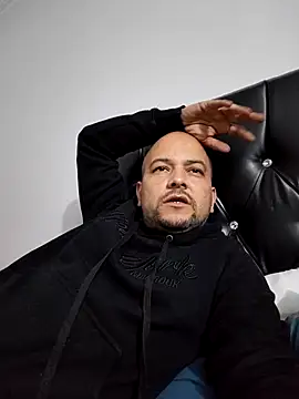 InstintoElite online show from February 25, 2026, 2:21 am