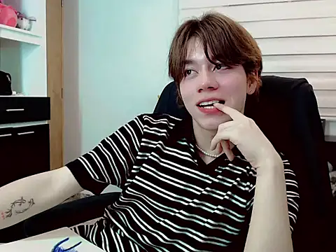 duvisex19 online show from April 5, 2026, 4:09 am