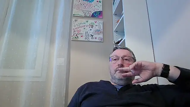 Snapshot of doudou310 chatting on February 17, 2026, 5:15 am doudou310 online show from February 17, 2026, 5:15 am