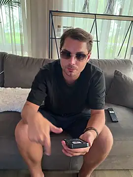 hottogetherNL online show from June 28, 2026, 4:51 am