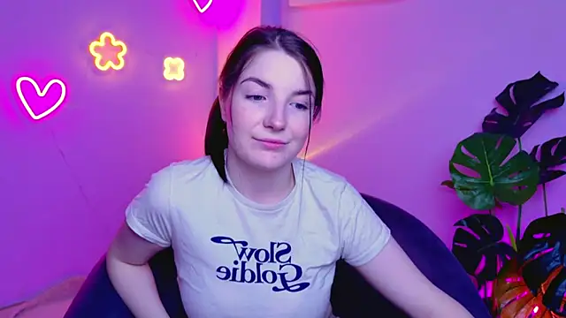 AliceChanel online show from April 14, 2026, 3:01 am