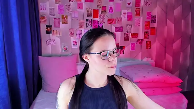 Snapshot of Alanna_Pow chatting on April 19, 2026, 3:06 am Alanna Pow online show from April 19, 2026, 3:06 am