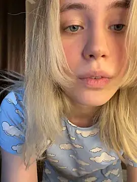 Snapshot of LovelyMiu chatting on February 1, 2026, 2:15 pm LovelyMiu online show from February 1, 2026, 2:15 pm